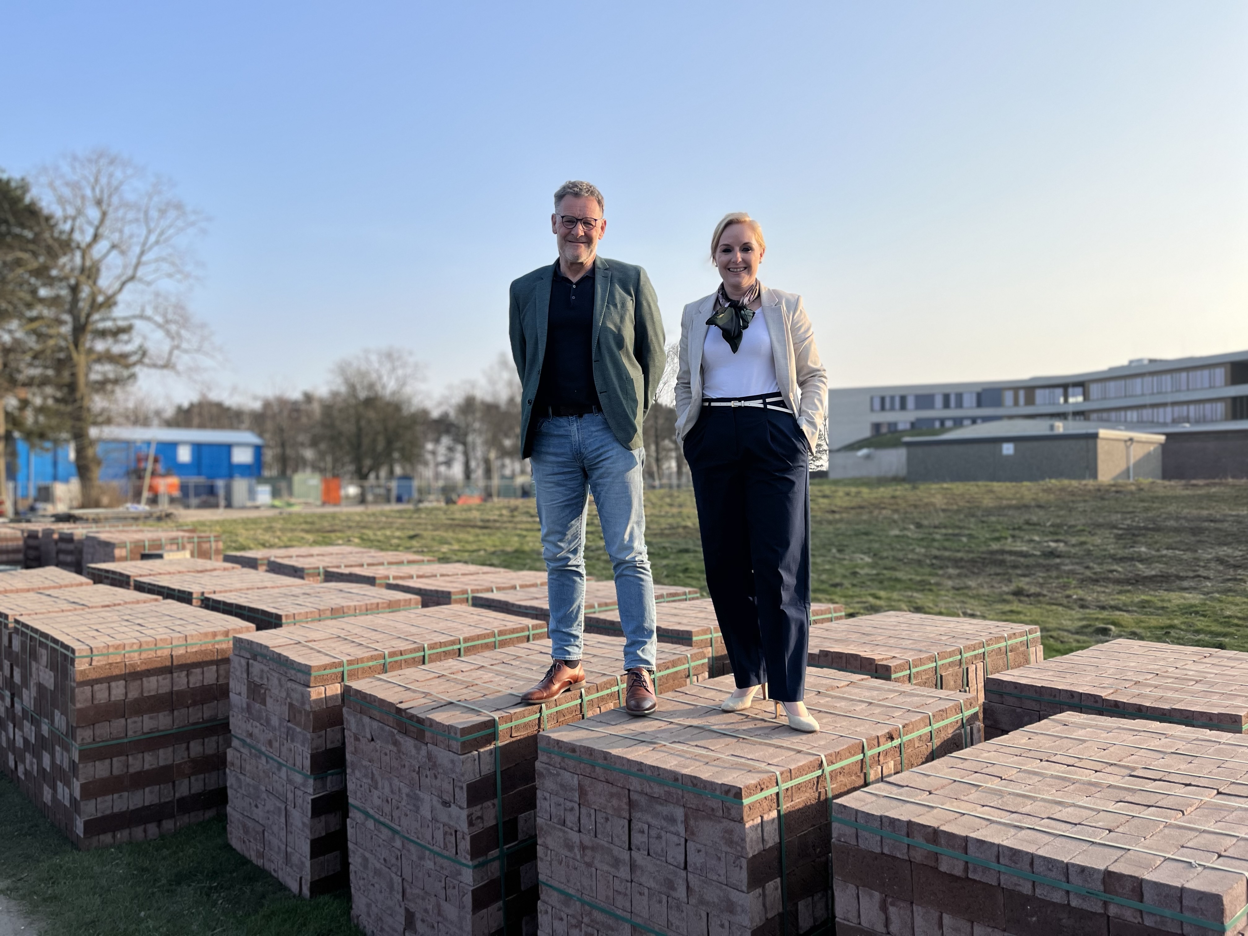 Joep Adank (directeur bedrijfsvoering FPC de Kijvelanden) en Suzanne Nauta.